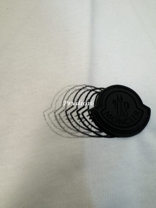 實拍 免運 Moncler 蒙口 2025 新款 胸口 漸層 徽章 字母 logo 低調款 短袖 短T T恤 黑色 白色：圖片 11