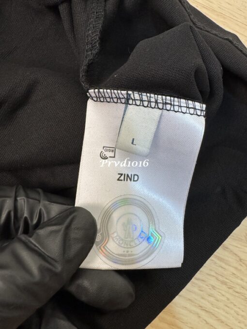 實拍 免運 Moncler 蒙口 2025 新款 胸口 漸層 徽章 字母 logo 低調款 短袖 短T T恤 黑色 白色：圖片 12