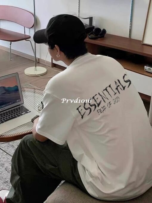 實拍 免運 FOG FEAR OF GOD ESSENTIALS 潮牌 寬鬆 短袖 塗鴉 logo 字母 2025 新款 短T T恤 穿搭 潮流 上衣：圖片 6
