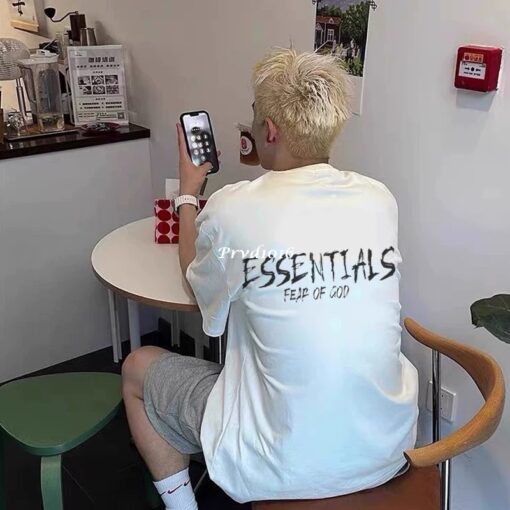 實拍 免運 FOG FEAR OF GOD ESSENTIALS 潮牌 寬鬆 短袖 塗鴉 logo 字母 2025 新款 短T T恤 穿搭 潮流 上衣：圖片 3