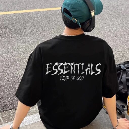 實拍 免運 FOG FEAR OF GOD ESSENTIALS 潮牌 寬鬆 短袖 塗鴉 logo 字母 2025 新款 短T T恤 穿搭 潮流 上衣：圖片 4