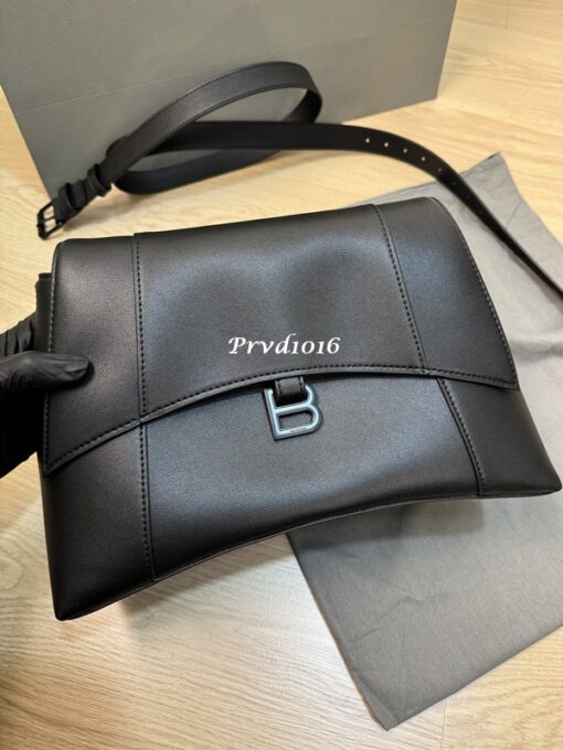 實拍 Balenciaga 巴黎世家 B扣 Downtown 包 沙漏包 小牛皮 磁吸扣 翻蓋包：圖片 5