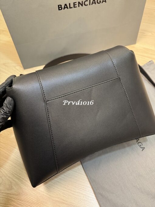 實拍 Balenciaga 巴黎世家 B扣 Downtown 包 沙漏包 小牛皮 磁吸扣 翻蓋包：圖片 7
