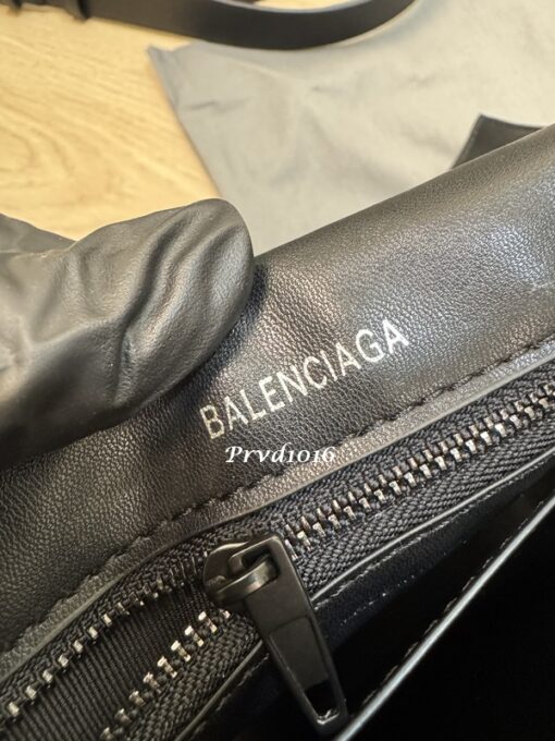 實拍 Balenciaga 巴黎世家 B扣 Downtown 包 沙漏包 小牛皮 磁吸扣 翻蓋包：圖片 10