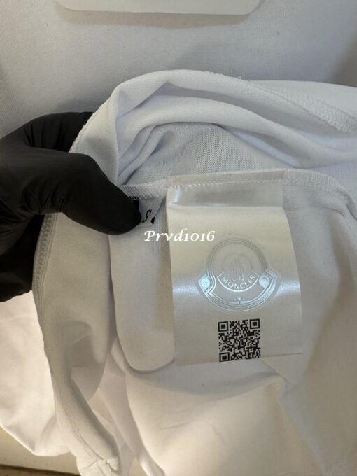 實拍 免運 Moncler 蒙口 項鍊 字母 logo 手臂 徽章 短袖 短T T恤 黑色 白色 2025 新款：圖片 10