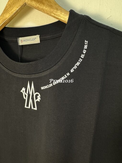 實拍 免運 Moncler 蒙口 項鍊 字母 logo 手臂 徽章 短袖 短T T恤 黑色 白色 2025 新款：圖片 12