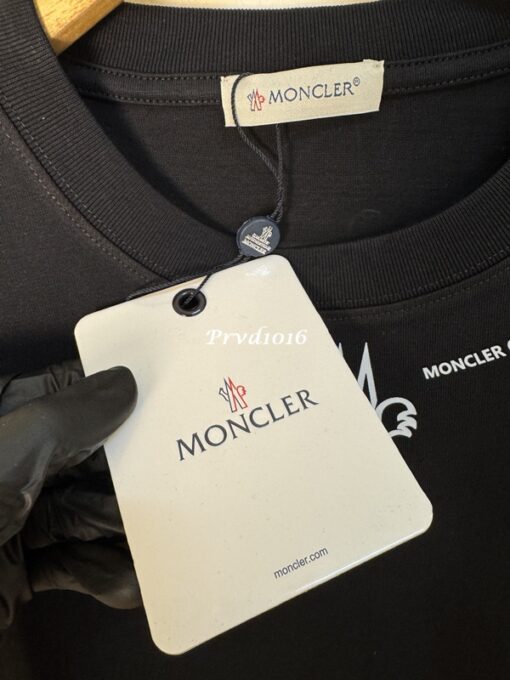 實拍 免運 Moncler 蒙口 項鍊 字母 logo 手臂 徽章 短袖 短T T恤 黑色 白色 2025 新款：圖片 13