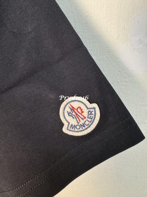 實拍 免運 Moncler 蒙口 項鍊 字母 logo 手臂 徽章 短袖 短T T恤 黑色 白色 2025 新款：圖片 14
