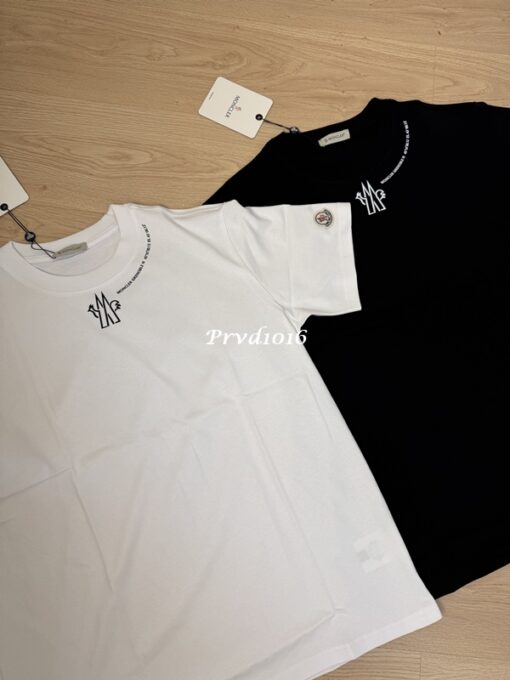 實拍 免運 Moncler 蒙口 項鍊 字母 logo 手臂 徽章 短袖 短T T恤 黑色 白色 2025 新款：圖片 6