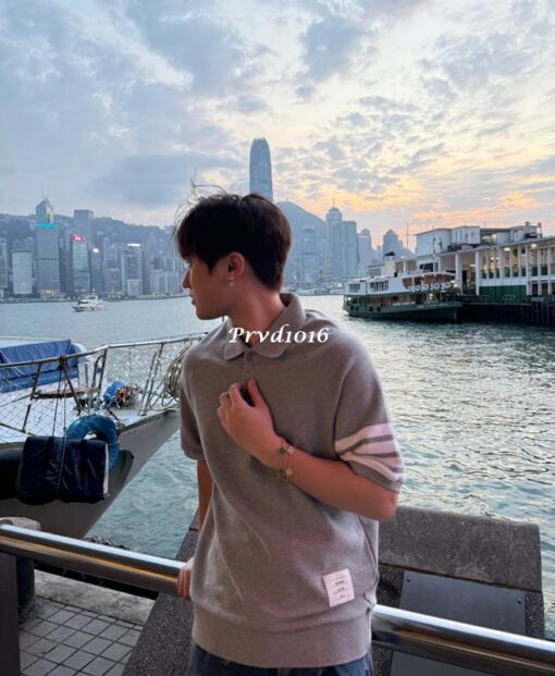 實拍 免運 Thom Browne TB 短袖 polo polo衫 球衣 球服 華夫格 經典 條紋 寬鬆 短袖 短T T恤 Tee 上衣 潮流 上課 逛街 出國 旅行：圖片 2