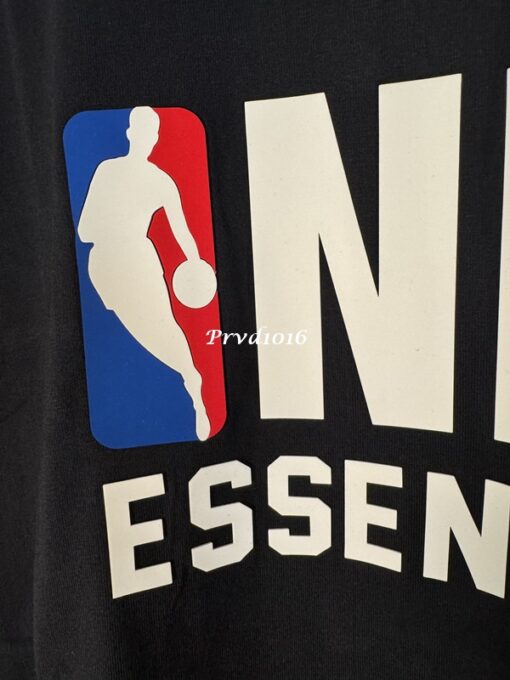 實拍 免運 FOG FEAR OF GOD ESSENTIALS NBA 聯名款 潮牌 寬鬆 短袖 logo 字母 2025 新款 短T T恤 穿搭 潮流 上衣：圖片 6