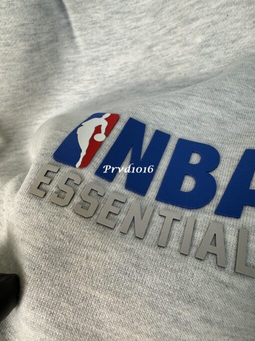 實拍 免運 FOG FEAR OF GOD ESSENTIALS NBA 聯名款 潮牌 寬鬆 短褲 棉褲 logo 字母 2025 新款 棉短褲 褲子 運動褲 五分褲：圖片 8