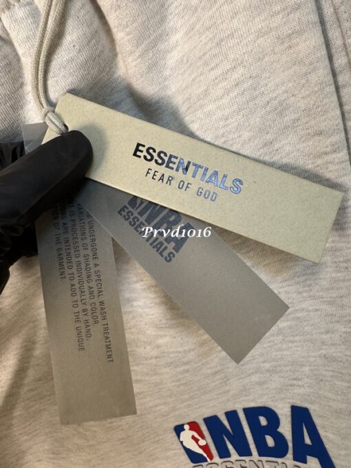 實拍 免運 FOG FEAR OF GOD ESSENTIALS NBA 聯名款 潮牌 寬鬆 短褲 棉褲 logo 字母 2025 新款 棉短褲 褲子 運動褲 五分褲：圖片 11