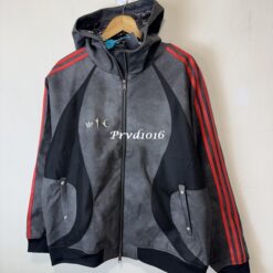實拍 免運 韓系潮流 TC × ad 聯名 外套 連帽拉鍊外套 機能 拼接 麂皮 質感 三線 設計 Oversize 寬鬆剪裁 CITYBOY 風格 美式 街頭 狠款 男女同款 韓國克羅心：圖片 12