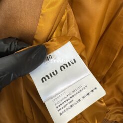 實拍 免運 MIU MIU 義大利品牌 麂皮外套 棕色 復古短版 夾克 立領 拉鍊外套 精品男裝 質感風格 狠款 時尚 精品 穿搭：圖片 14