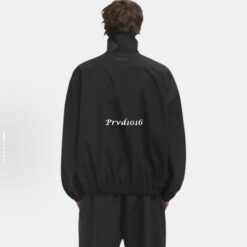 實拍 免運 美牌 FOG ESSENTIALS 半拉鍊 立領夾克 潮流外套 寬鬆版型 草寫字母 Logo 基礎簡約 休閒時尚 街頭風 戶外風 運動風：圖片 5