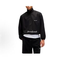 實拍 免運 美牌 FOG ESSENTIALS 半拉鍊 立領夾克 潮流外套 寬鬆版型 草寫字母 Logo 基礎簡約 休閒時尚 街頭風 戶外風 運動風