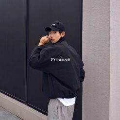 實拍 免運 美牌 FOG ESSENTIALS 半拉鍊 立領夾克 潮流外套 寬鬆版型 草寫字母 Logo 基礎簡約 休閒時尚 街頭風 戶外風 運動風：圖片 3