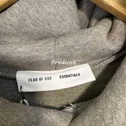 實拍免運 ESSENTIALS FOG Fear Of God 背後銀灰字 反光 Logo 帽T 美牌 連帽衛衣 Hoodie 長袖 上衣 寬鬆 落肩 重磅棉 CITYBOY風格 情侶 男女同款 街頭 潮流 秋冬 穿搭 出國 旅行：圖片 11