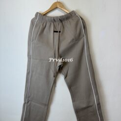 實拍 免運 FOG Fear Of God ESSENTIALS 棉褲 直筒 長褲 褲子 運動褲 套裝 寬鬆版型 Cityboy 高街風 男女同款 街頭 時尚 潮流 穿搭：圖片 9