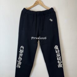 實拍 免運 克羅心 Chrome Hearts 刺繡字體 長褲 棉褲 長褲 直筒褲 棉長褲 街頭高街 美式暗黑 哥德字體 休閒褲 運動褲 CITYBOY 百搭狠貨：圖片 7