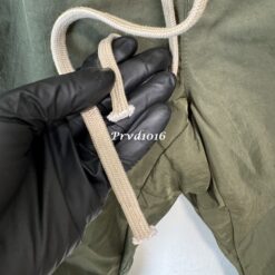 實拍 免運 FOG ESSENTIALS Fear Of God 口袋褲 工作褲 工裝褲 軍綠 抽繩長褲 寬褲 直筒 寬鬆版型 街頭穿搭 軍裝風 Cityboy 秋冬長褲 男生穿搭 褲子：圖片 9