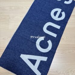 實拍 免運 瑞典 Acne Studios ACNE 羊毛圍巾 大字母LOGO圍巾精品 羊毛圍巾 長圍巾 披肩 男女可戴 冬季圍巾 保暖配件 高級感穿搭：圖片 15