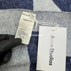 實拍 免運 瑞典 Acne Studios ACNE 羊毛圍巾 大字母LOGO圍巾精品 羊毛圍巾 長圍巾 披肩 男女可戴 冬季圍巾 保暖配件 高級感穿搭：圖片 18