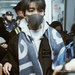 實拍 免運 瑞典 Acne Studios ACNE 羊毛圍巾 大字母LOGO圍巾精品 羊毛圍巾 長圍巾 披肩 男女可戴 冬季圍巾 保暖配件 高級感穿搭：圖片 11