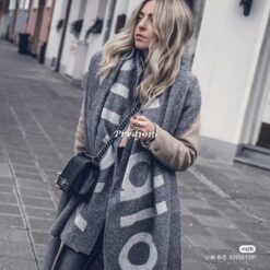 實拍 免運 瑞典 Acne Studios ACNE 羊毛圍巾 大字母LOGO圍巾精品 羊毛圍巾 長圍巾 披肩 男女可戴 冬季圍巾 保暖配件 高級感穿搭：圖片 13