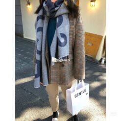 實拍 免運 瑞典 Acne Studios ACNE 羊毛圍巾 大字母LOGO圍巾精品 羊毛圍巾 長圍巾 披肩 男女可戴 冬季圍巾 保暖配件 高級感穿搭：圖片 6