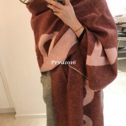 實拍 免運 瑞典 Acne Studios ACNE 羊毛圍巾 大字母LOGO圍巾精品 羊毛圍巾 長圍巾 披肩 男女可戴 冬季圍巾 保暖配件 高級感穿搭：圖片 9