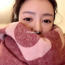 實拍 免運 瑞典 Acne Studios ACNE 羊毛圍巾 大字母LOGO圍巾精品 羊毛圍巾 長圍巾 披肩 男女可戴 冬季圍巾 保暖配件 高級感穿搭：圖片 10