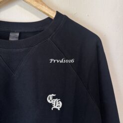 實拍 免運 CHROME HEARTS 克羅心 CH 大學T 長袖 衛衣 手臂刺繡 十字架 Logo 黑色 美式 街頭 高端潮流 暗黑 皮標 金屬牌 Cityboy 男女可穿：圖片 4