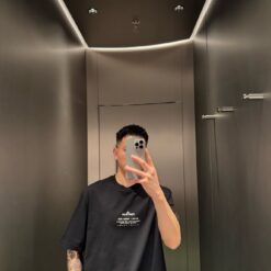 Alternative view of 實拍免運 Stone Island 石頭島 2026春夏 經典羅盤 龜裂斑駁印花 短袖 短T T恤 頂級工藝 潮流穿搭 高街 軍工裝