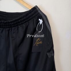 實拍免運 Needles 2026 HD Track Shorts 經典蝴蝶刺繡 超寬鬆 繭型剪裁 復古過膝氣球短褲 五分褲 寬褲 運動褲 潮流褲 褲子 City Boy 日潮必備 美式街頭：圖片 10
