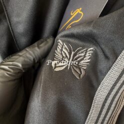 實拍免運 Needles 2026 HD Track Shorts 經典蝴蝶刺繡 超寬鬆 繭型剪裁 復古過膝氣球短褲 五分褲 寬褲 運動褲 潮流褲 褲子 City Boy 日潮必備 美式街頭：圖片 14