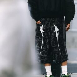 實拍免運 BAPE x adidas Originals 聯名 鯊魚 閃電 滿版猿人迷彩 寬鬆短褲 五分褲 聯名款 街頭霸王 男女同款 高街必備：圖片 3