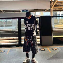 實拍免運 BAPE x adidas Originals 聯名 鯊魚 閃電 滿版猿人迷彩 寬鬆短褲 五分褲 聯名款 街頭霸王 男女同款 高街必備：圖片 4