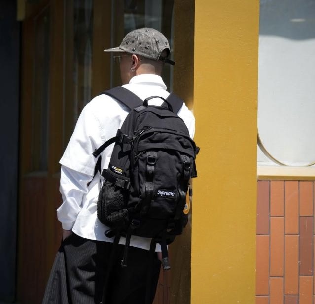 實拍免運 Supreme 2026 Backpack 四色 後背包 雙肩包 出國 旅行 逛街 運動 上課 通勤:圖片 2