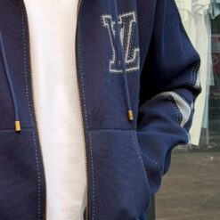 (現貨專區)實拍免運 Louis Vuitton LV 字母標誌拼接老花連帽外套 頂級奢華 休閒 潮流 穿搭 男款 深藍色：圖片 11