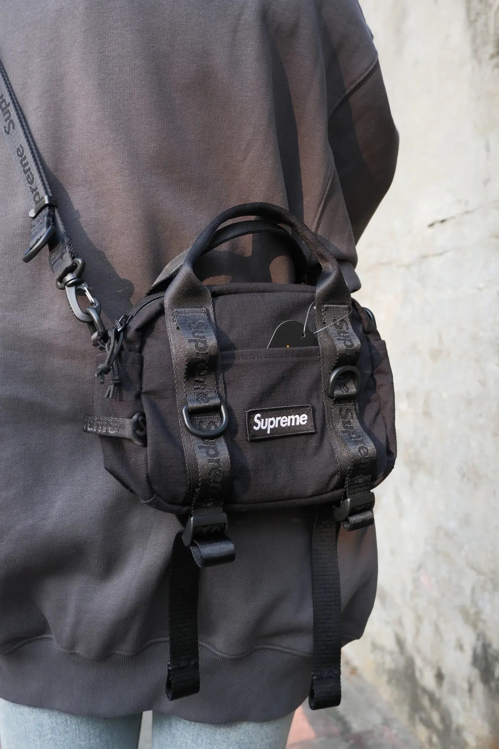 實拍免運 Supreme 2026 經典 Mini Duffle Bag 迷你波士頓包 側背包 斜背包 CORDURA 機能小包 潮流 穿搭 街頭男女多色:圖片 5