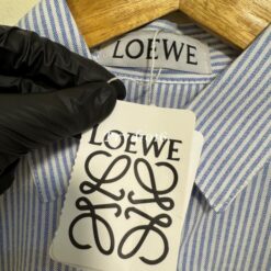 (現貨專區)實拍免運 Loewe 羅意威 胸口小牛皮條紋襯衫 質感奢華 高級感 穿搭 男款 藍白條紋:圖片 9