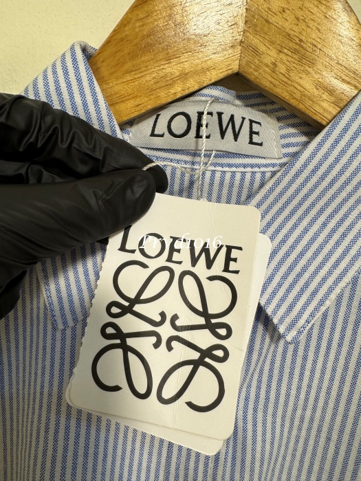 (現貨專區)實拍免運 Loewe 羅意威 胸口小牛皮條紋襯衫 質感奢華 高級感 穿搭 男款 藍白條紋:圖片 9