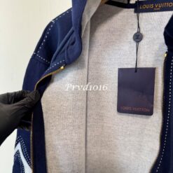 (現貨專區)實拍免運 Louis Vuitton LV 字母標誌拼接老花連帽外套 頂級奢華 休閒 潮流 穿搭 男款 深藍色：圖片 18