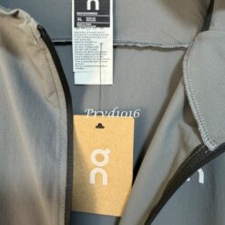 實拍免運 On Running Cloud Weather Jacket 瑞士機能 輕量連帽防風外套 男款 灰色 跑步 訓練 城市機能 穿搭 戶外 套裝：圖片 6