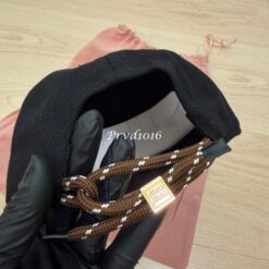 實拍免運 Miu Miu 經典刺繡LOGO 復古短簷棒球帽 男女同款 百搭老帽 潮流穿搭 遮陽帽 鴨舌帽 街頭質感 質感配件:圖片 9
