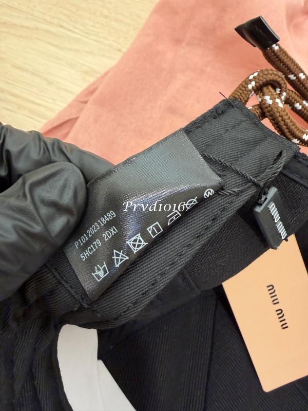 實拍免運 Miu Miu 經典刺繡LOGO 復古短簷棒球帽 男女同款 百搭老帽 潮流穿搭 遮陽帽 鴨舌帽 街頭質感 質感配件:圖片 12
