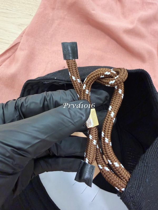 實拍免運 Miu Miu 經典刺繡LOGO 復古短簷棒球帽 男女同款 百搭老帽 潮流穿搭 遮陽帽 鴨舌帽 街頭質感 質感配件:圖片 13