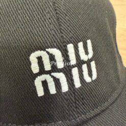 實拍免運 Miu Miu 經典刺繡LOGO 復古短簷棒球帽 男女同款 百搭老帽 潮流穿搭 遮陽帽 鴨舌帽 街頭質感 質感配件:圖片 15
